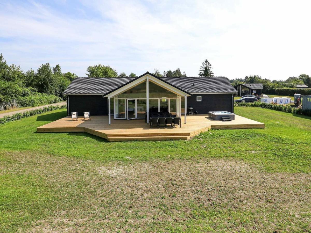 14 Person Holiday Home In V Ggerl Se Bøtø By Eksteriør billede